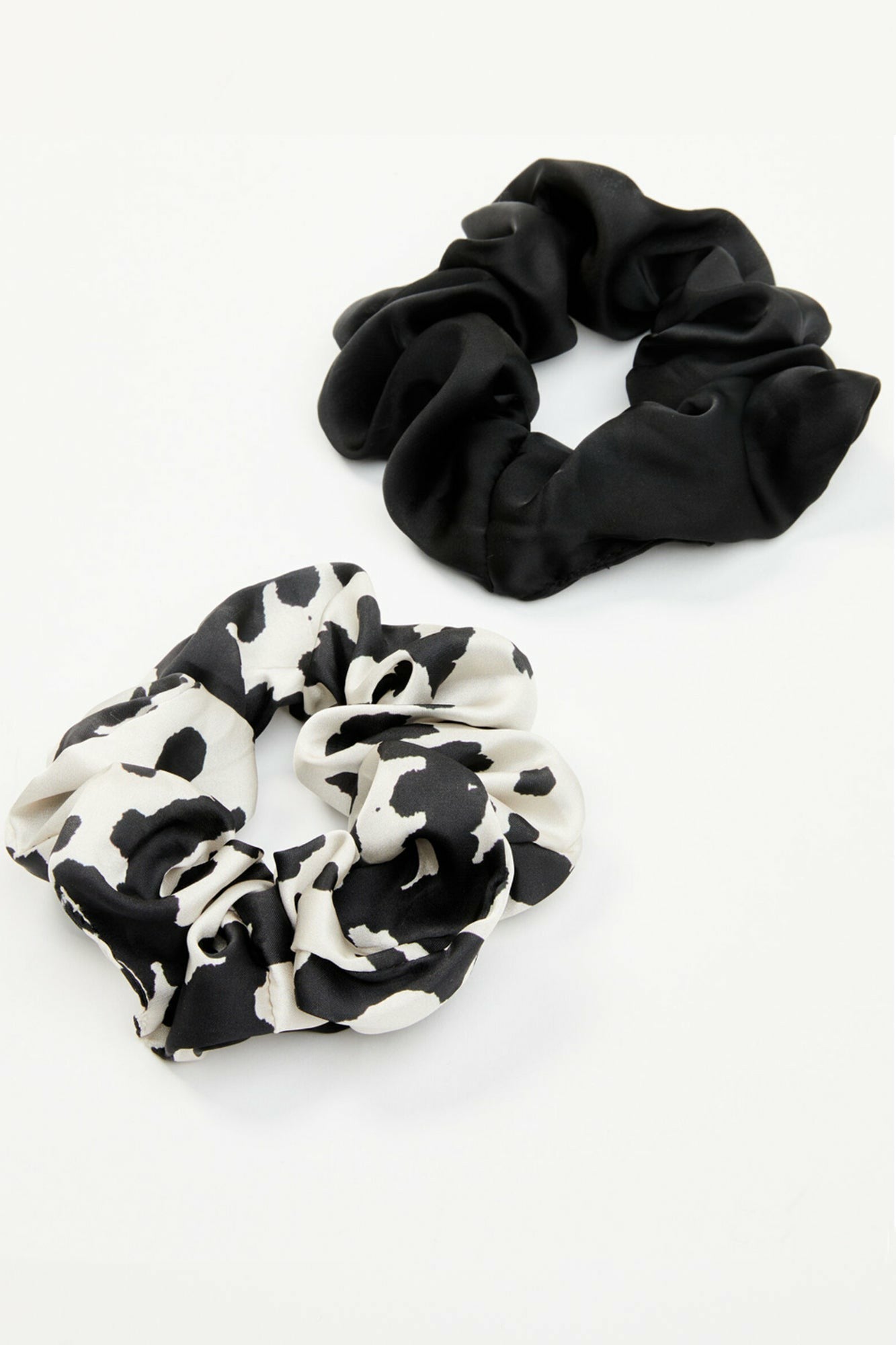 Idyllwind Palmetto Cow Print Oversized Scrunchie Set - 2 Piece Black/white