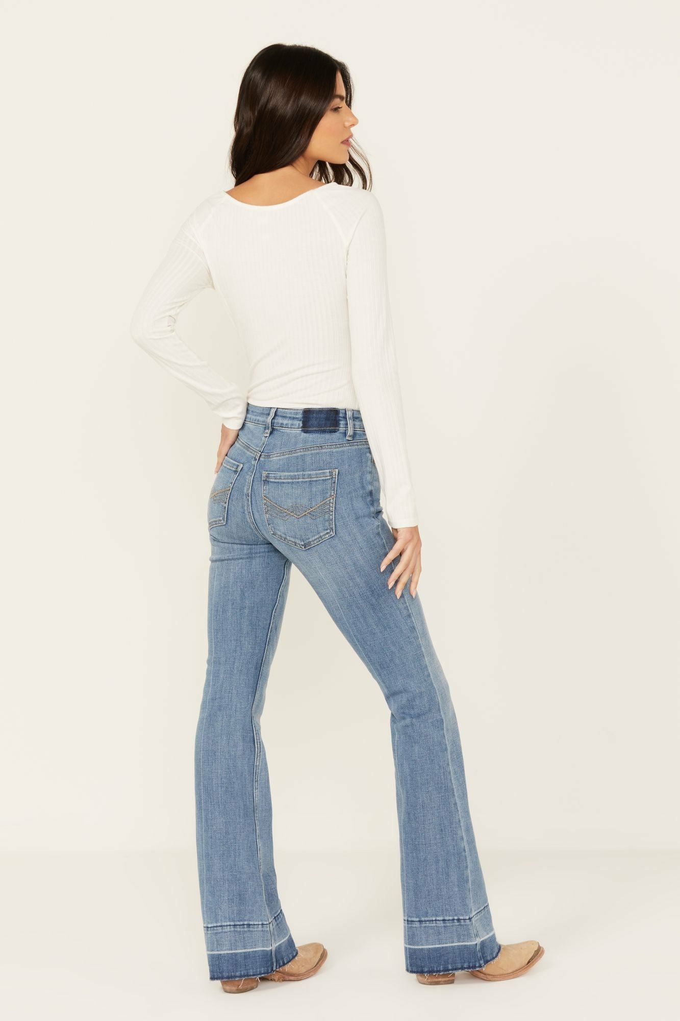 Idyllwind Atwood Light Wash Rebel Mid Rise Stretch Bootcut Jeans Light Wash