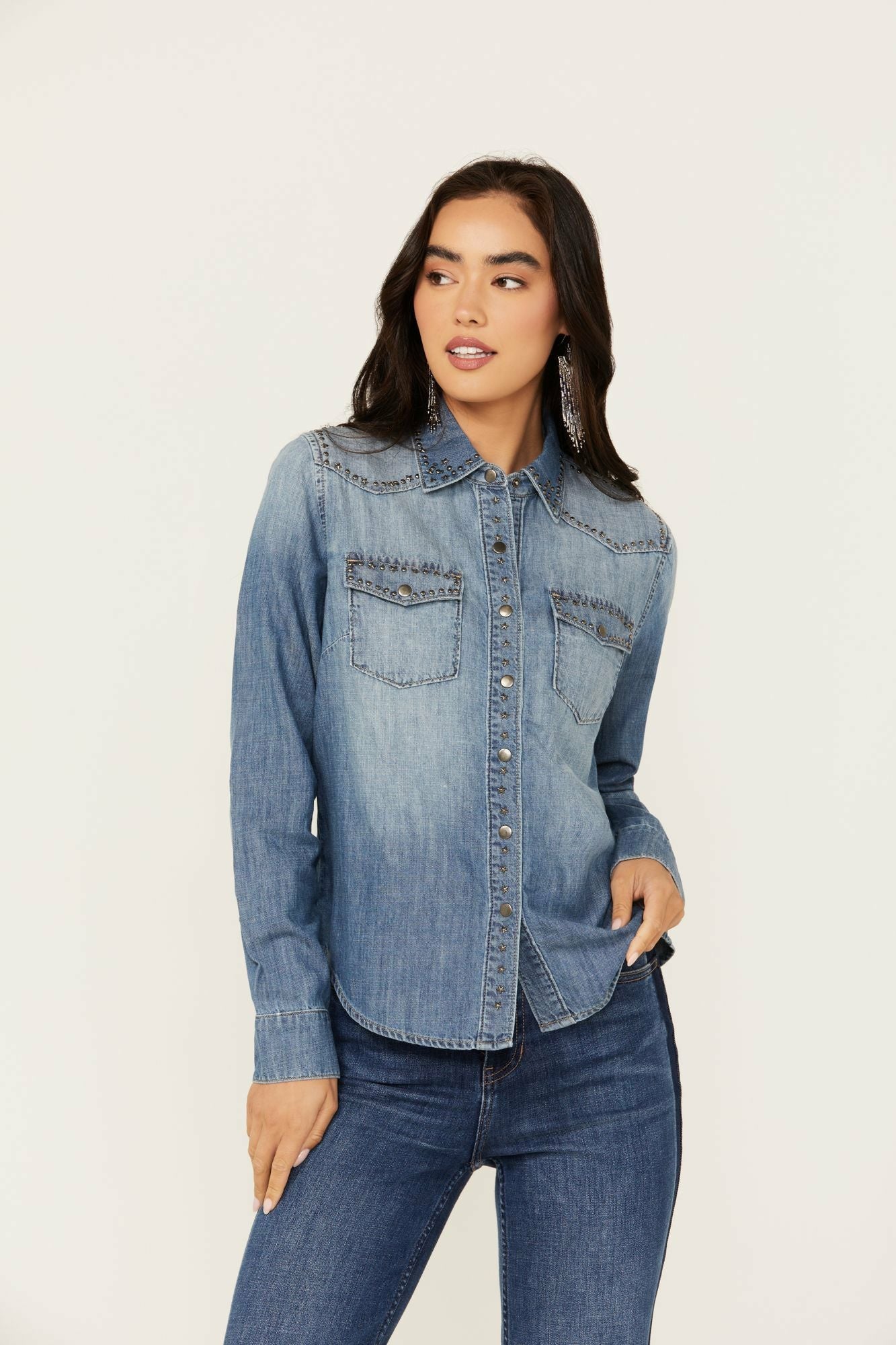 Idyllwind Rigid Wayside Studded Chambray Long Sleeve Snap Western Shirt Medium Wash