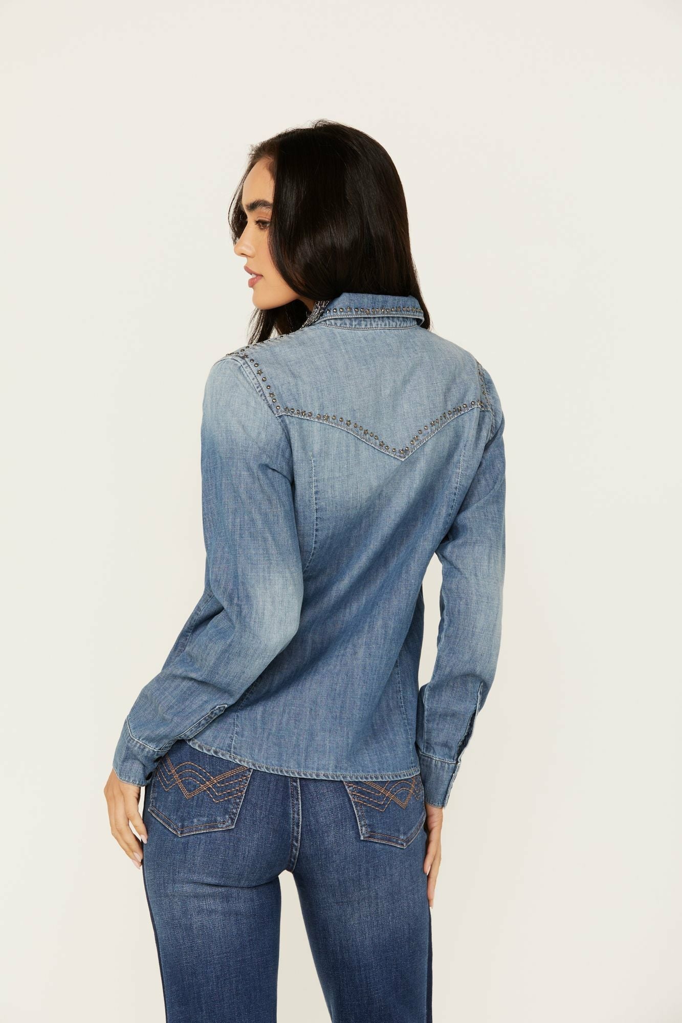 Idyllwind Rigid Wayside Studded Chambray Long Sleeve Snap Western Shirt Medium Wash